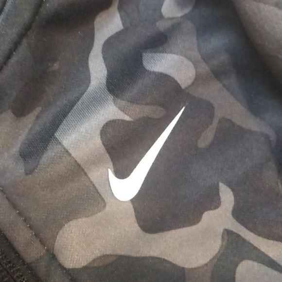 Nike - Picture 5 of 5
